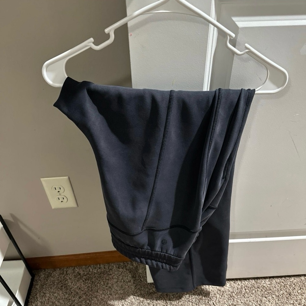 Lululemon softstreme pants (short) Like new no stains size 12